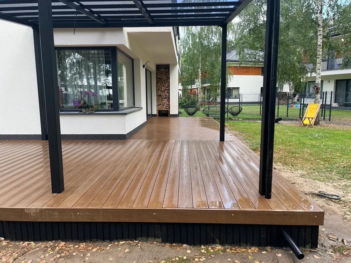 Pergola aluminiowa Warszawa — realizacja 7 Realizacja montażu pergoli aluminiowej Warszawa — projekt nr 7 Tarasy Wesoła