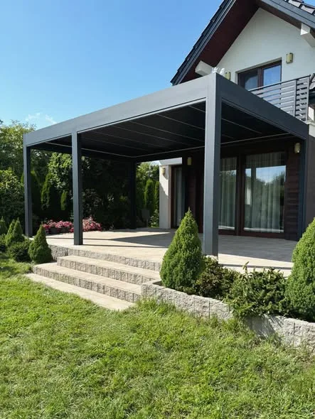 Pergola aluminiowa Warszawa — realizacja 9 Realizacja montażu pergoli aluminiowej Warszawa — projekt nr 9 Tarasy Wesoła