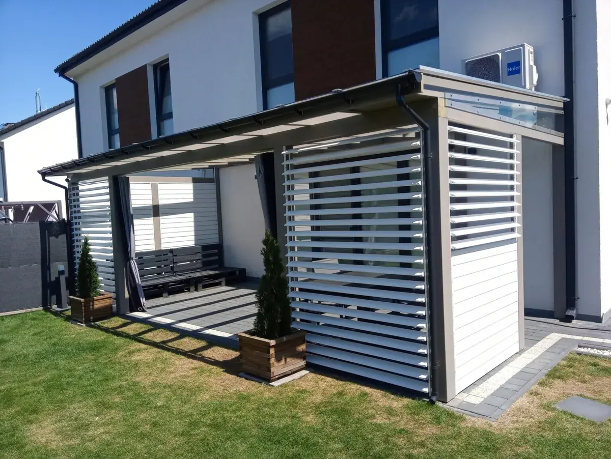 Pergola aluminiowa Warszawa — realizacja 10 Realizacja montażu pergoli aluminiowej Warszawa — projekt nr 10 Tarasy Wesoła